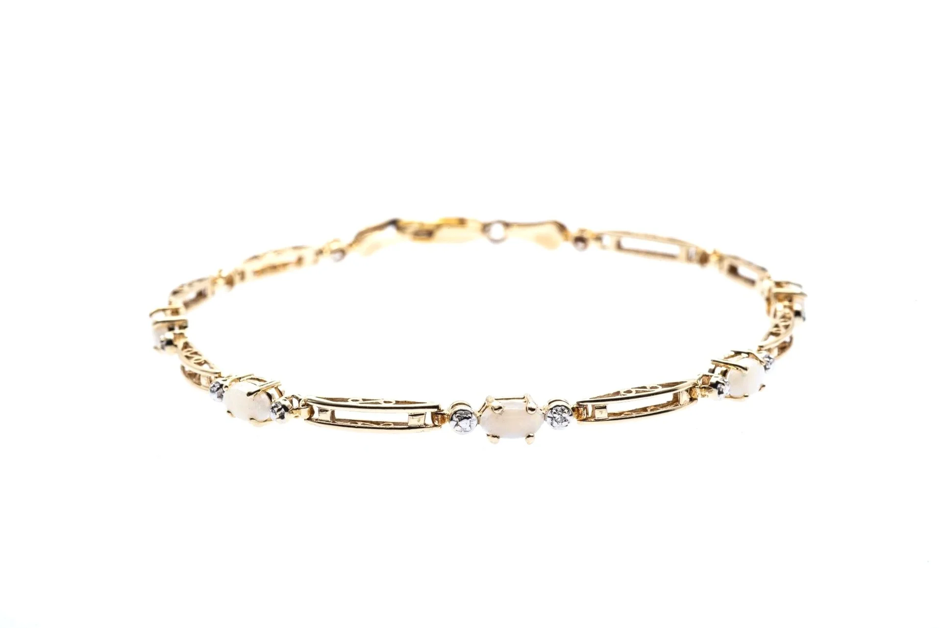 (F)Yellow Gold Diamond White Opal Fancy Link Bracelet