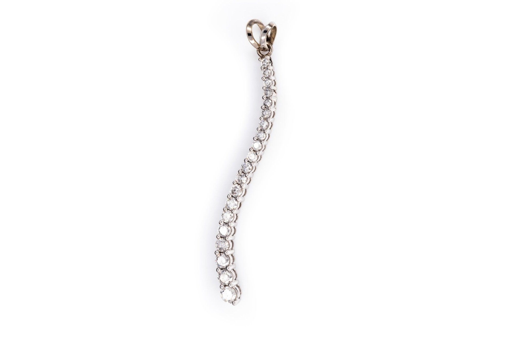 (T)White Gold Round Brilliant Cut Diamond Linear Drop Dangle Pendant