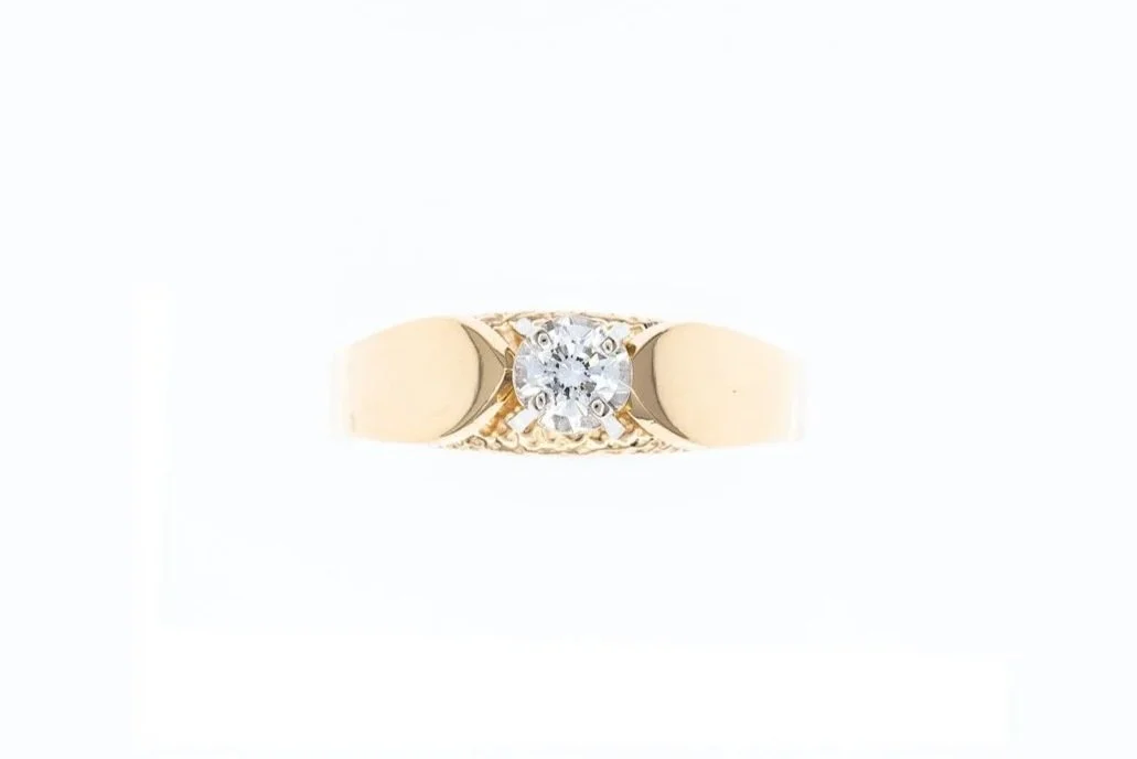 (T)Yellow Gold Solitaire Round Brilliant Cut Diamond Engagement Ring