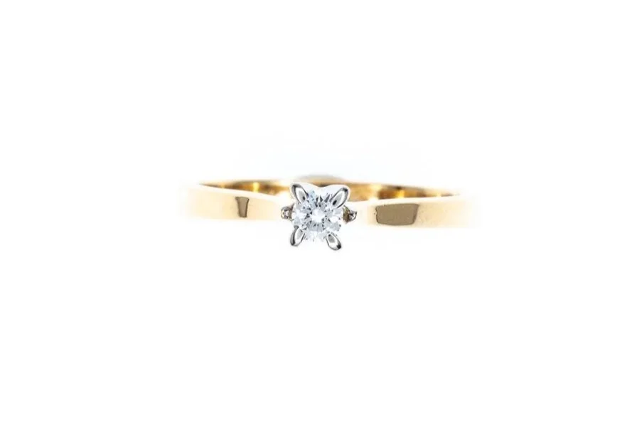 (T)Yellow Gold Solitaire Round Brilliant Cut Diamond Engagement Ring