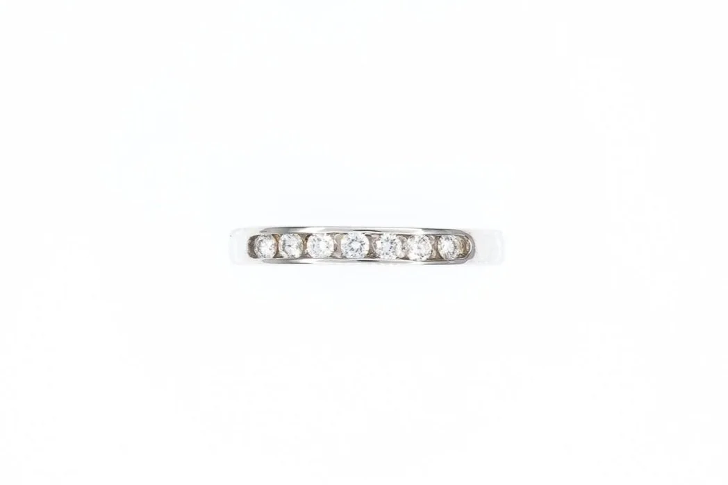 (T)White Gold Round Brilliant Cut Diamond Band