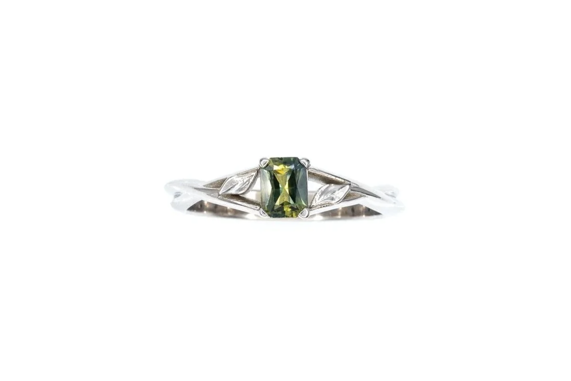 (T)White Gold Solitaire Green Sapphire Gemstone Ring