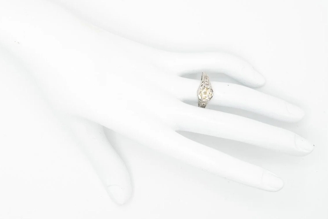 (H)Platinum Round Brilliant Cut Diamond Engagement Ring