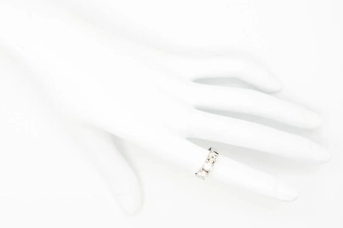 (H)White Gold Round Brilliant Cut Multi Diamond Ring