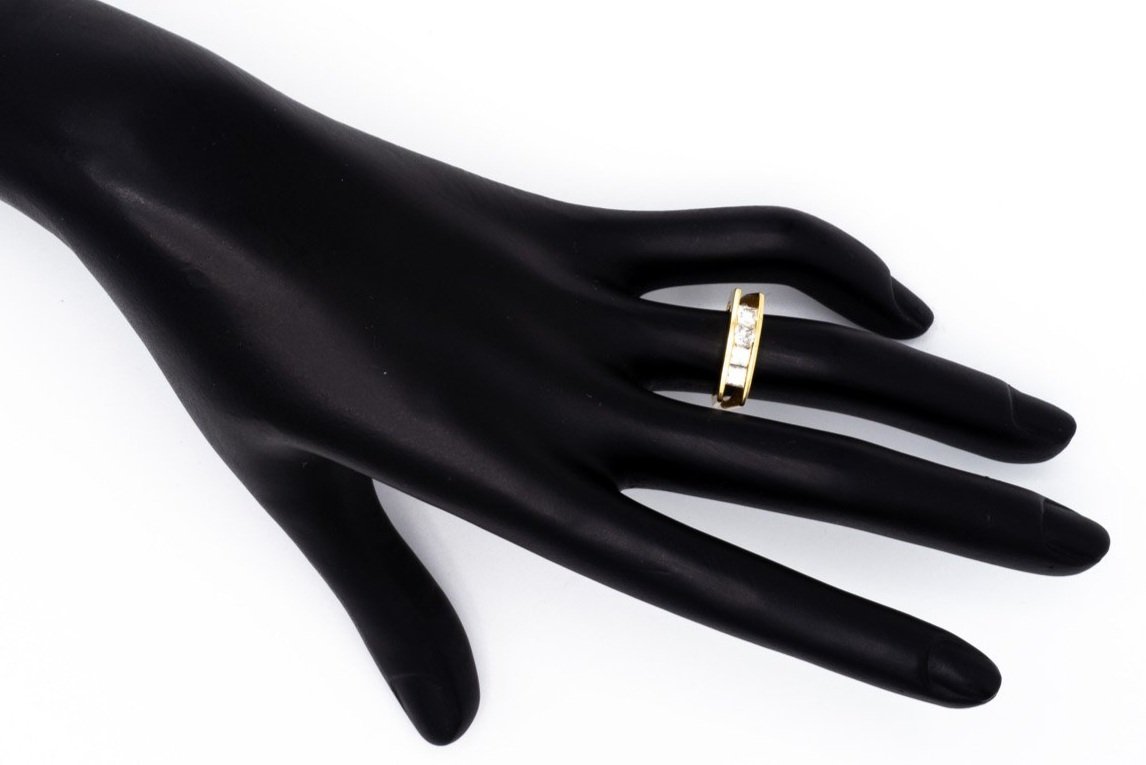 VRM-108+HAND.jpg
