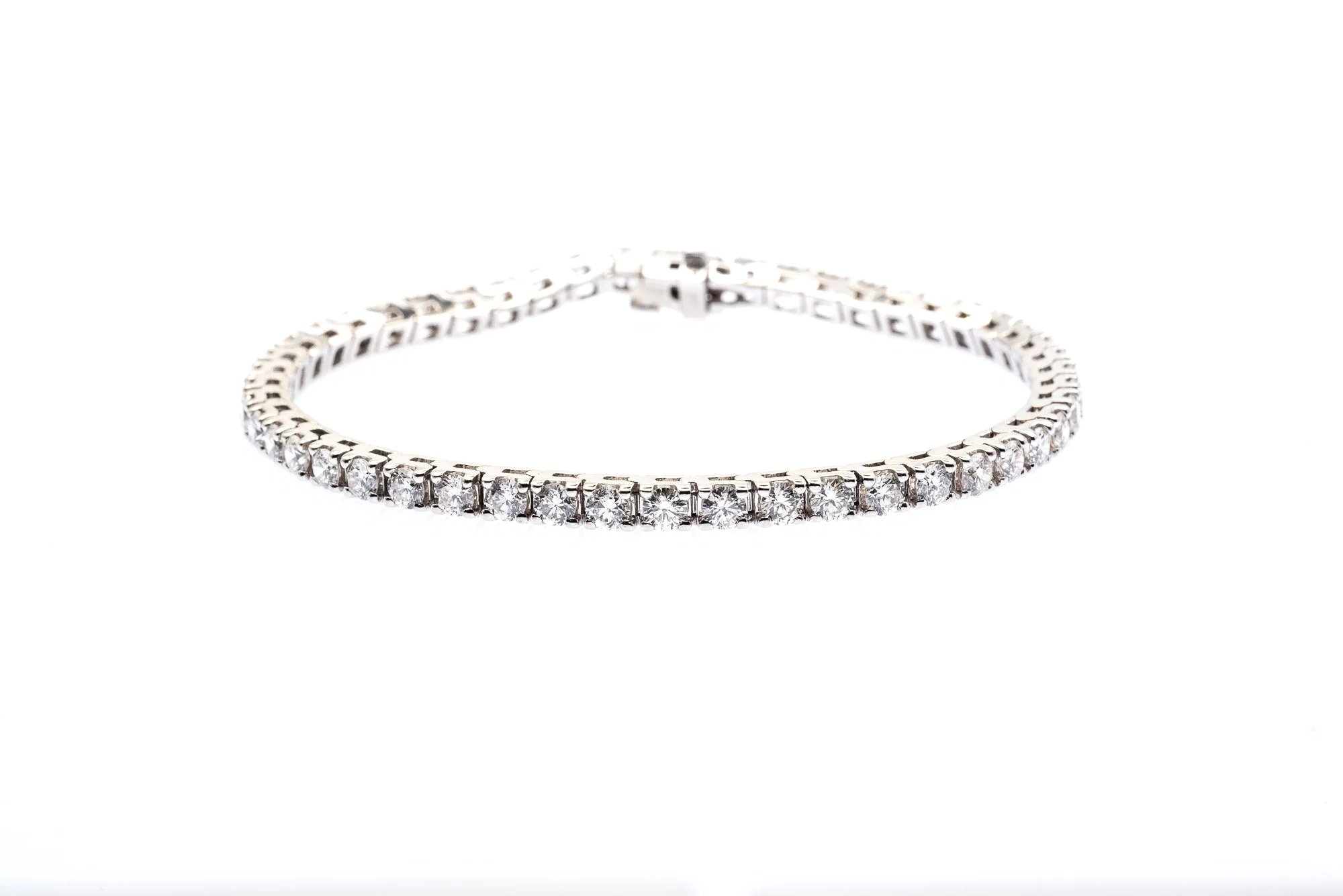 (F)White Gold Round Brilliant Cut Diamond Tennis Bracelet
