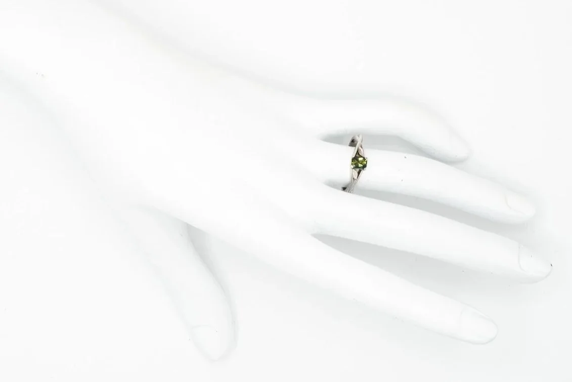 (H)White Gold Solitaire Green Sapphire Gemstone Ring