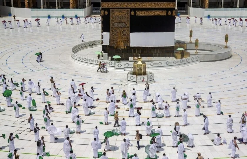 2020-07-30t000000z_1083138536_mt1ltana0009op3zs_rtrmadp_3_asia-coronavirus-covid-19-isolation-mask-mecca-pandemic-quarantine-religion-saudi-arabia-840x540.jpg