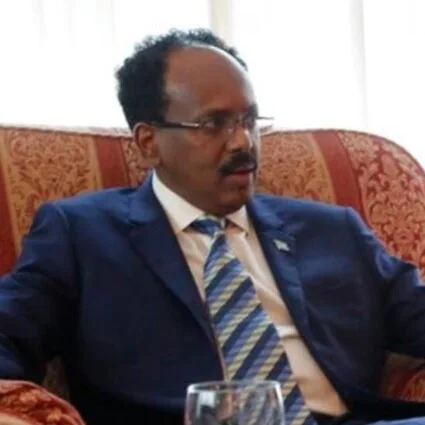 Madaxweyne Farmaajo oo lagula dhegan yahay xeerka saxaafadda.