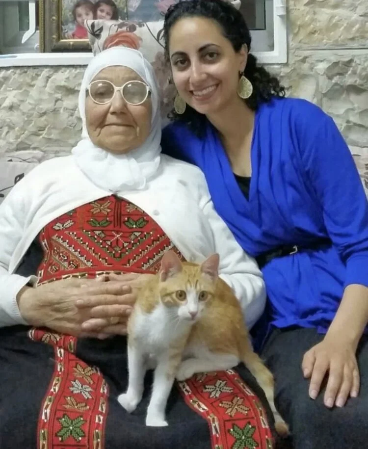 GABADHII SEDDEXAAD OO MUSLIMADA KUNA SOO BIIRTAY KOONGAREESKA.