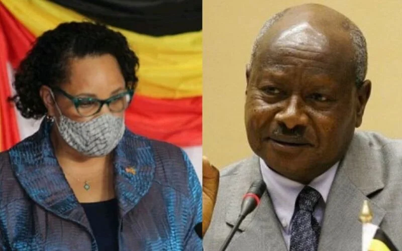 UGANDHA OO EEY DOOARASHO KA DHECEYSO BERRI.