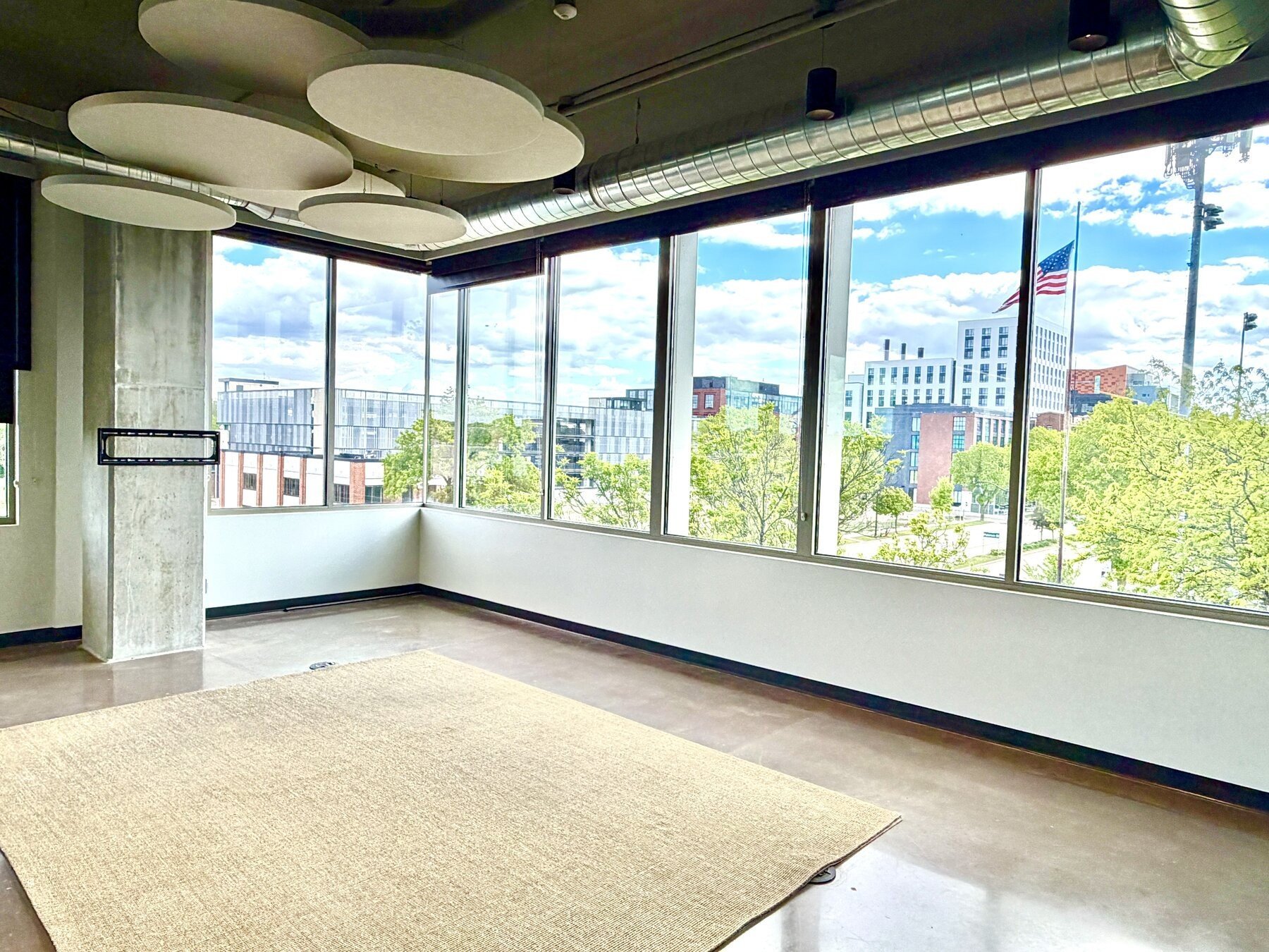 THE LYRIC - SUITE 306 | 1010 E WASHINGTON AVE