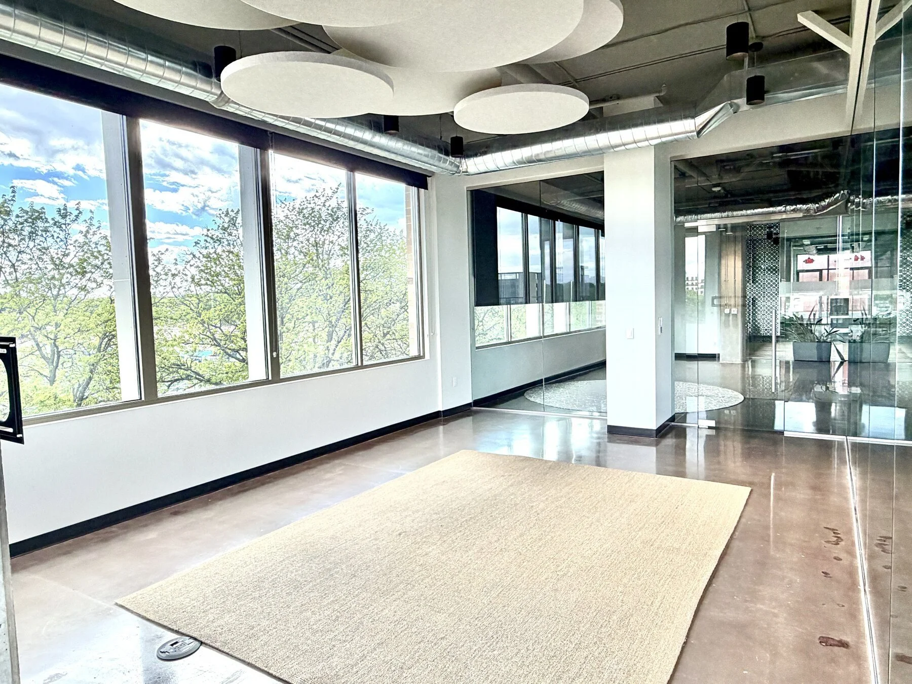 lyric306_01_corner_windows_wide.jpg