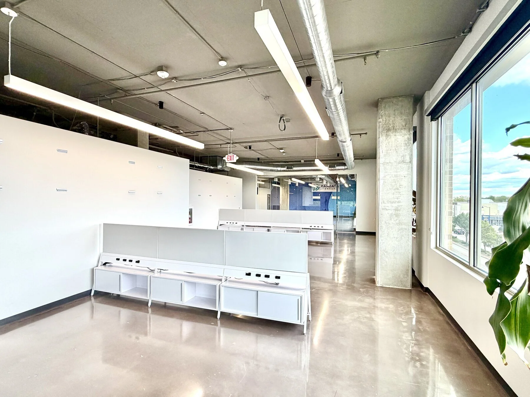 lyric306_07_counter_workstations_2.jpg