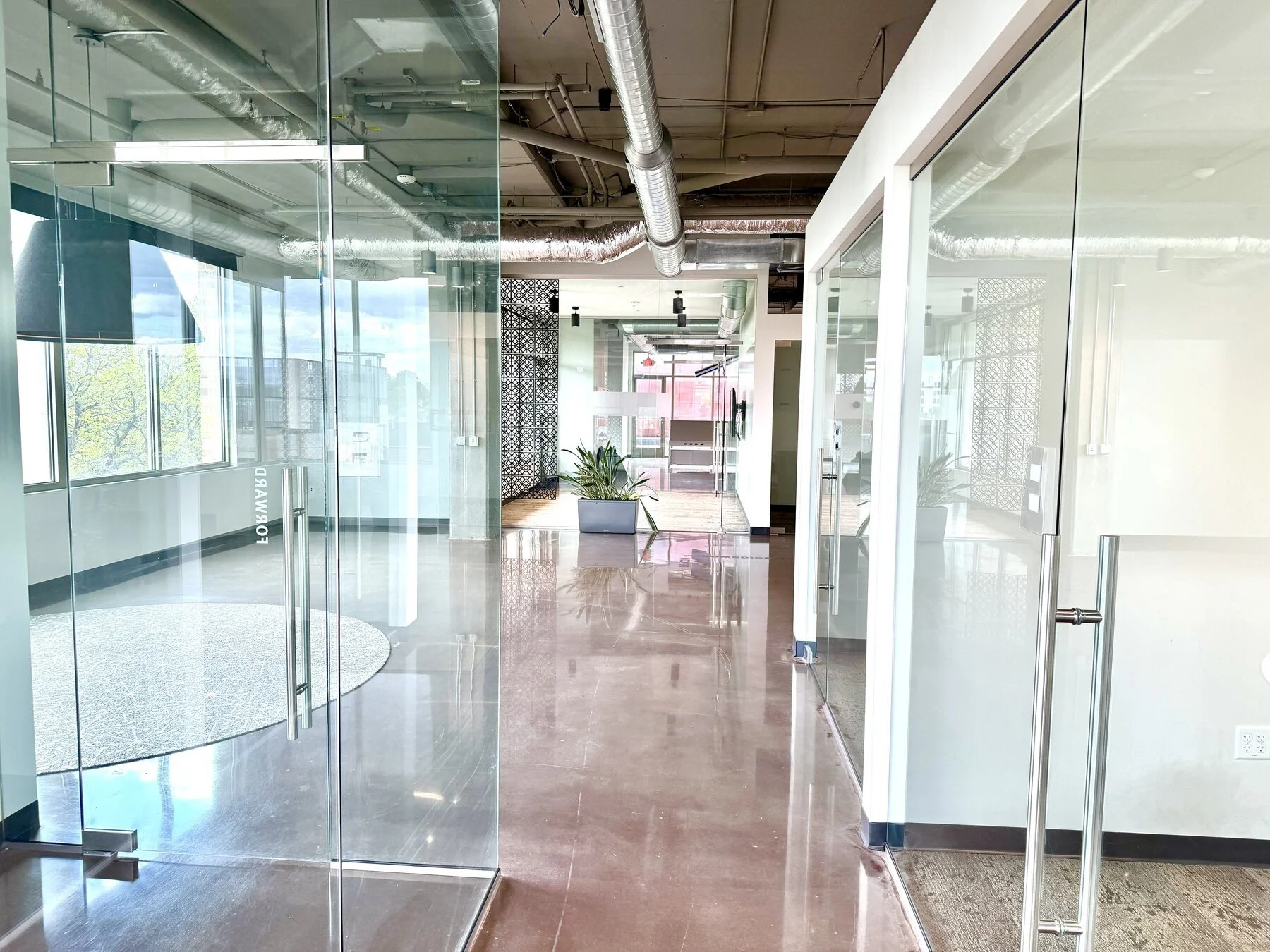 lyric306_08_glass_offices_corridor.jpg