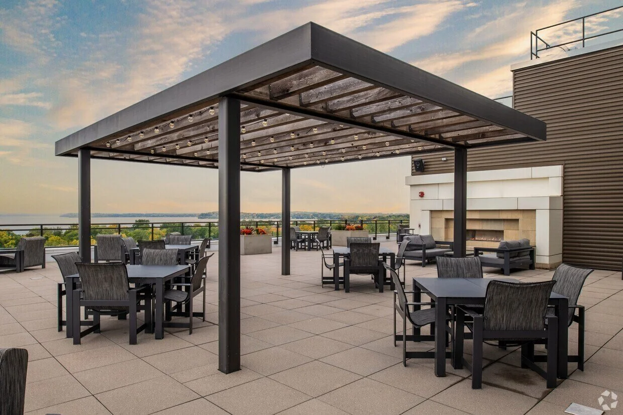 lyric306_23_rooftop_pergola_dining.jpg