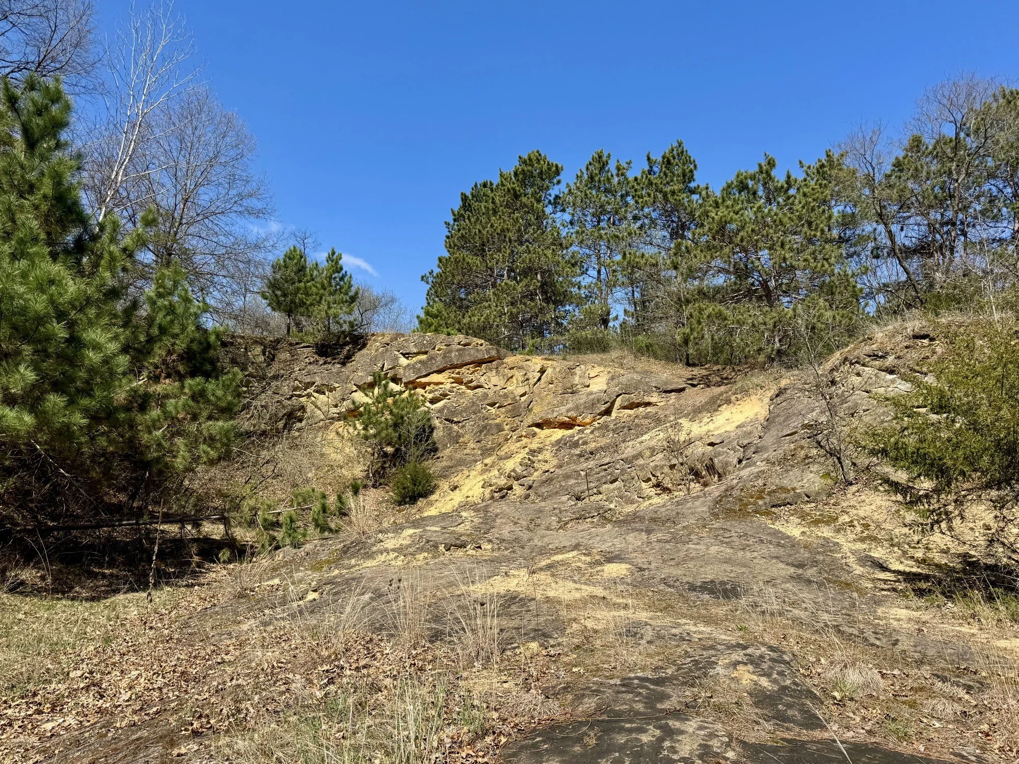 3065-W-Olson-St-Rock-Outcropping.jpg