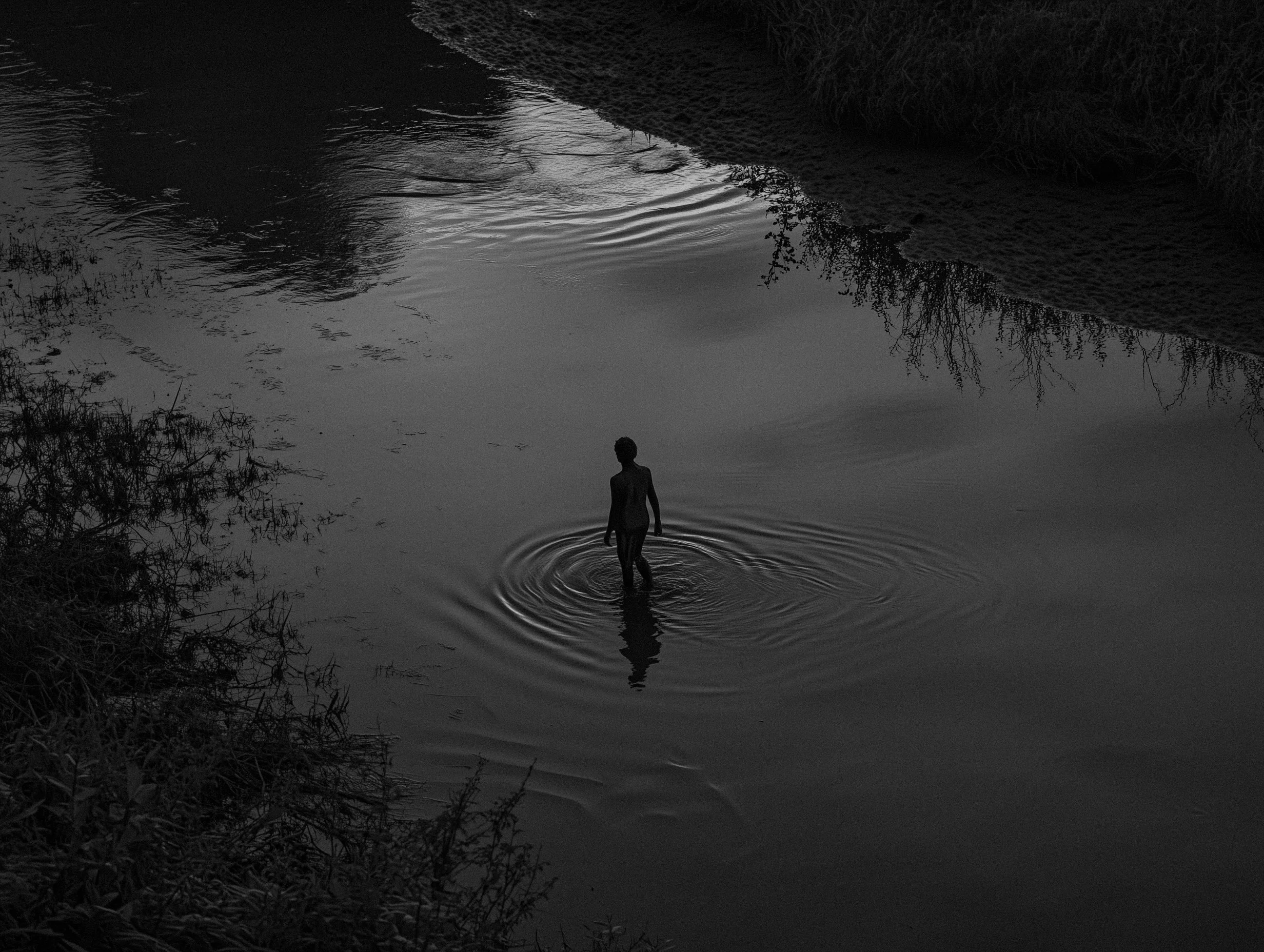 amani2464_httpss.mj.runNqiH4RJN7YM_A_photograph_of_a_figure_wad_630a28ae-c6e0-41cd-9dad-c5a14c0471b9-3.jpg