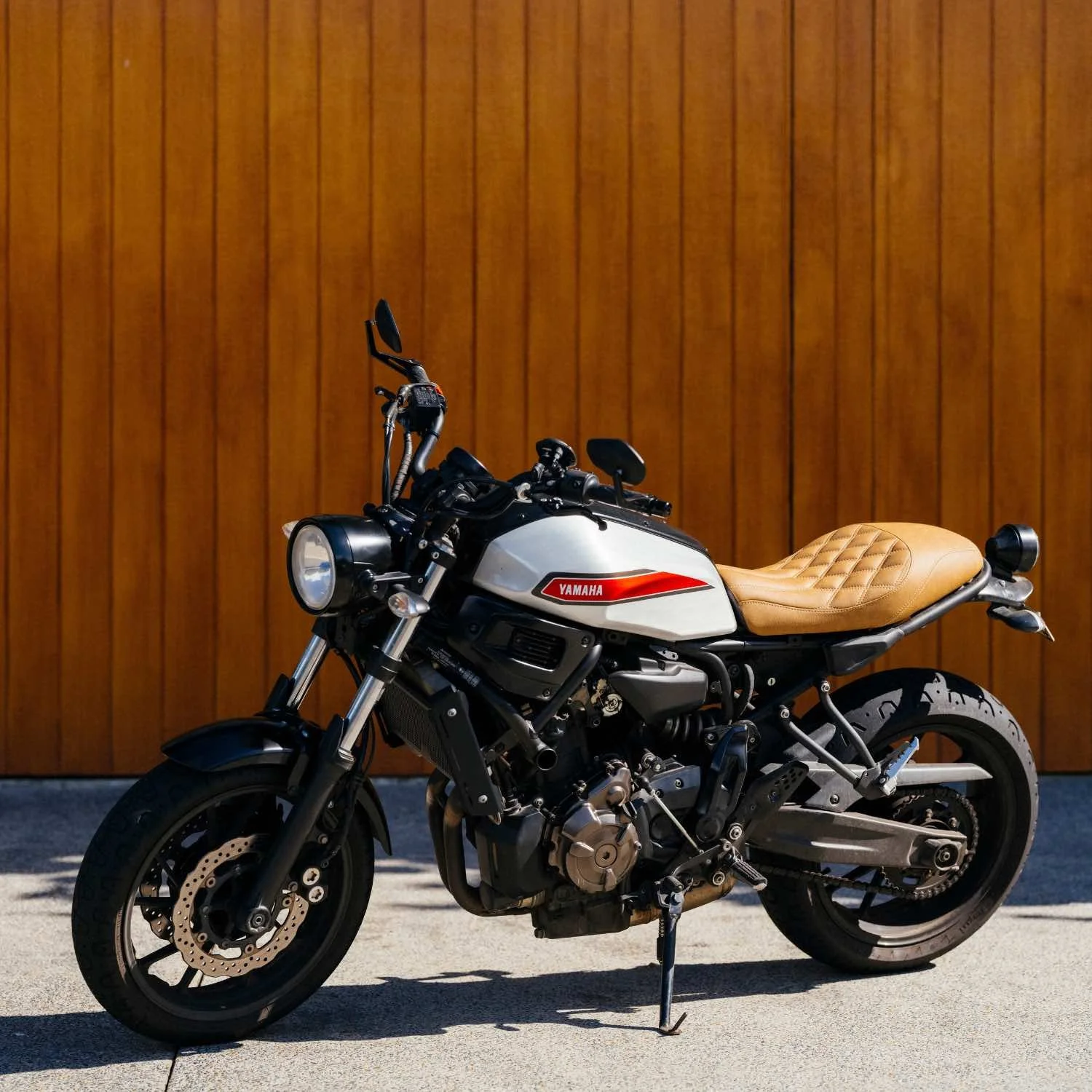 XSR700 Reshaped Custom Seat — KELPI CUSTOM MOTO