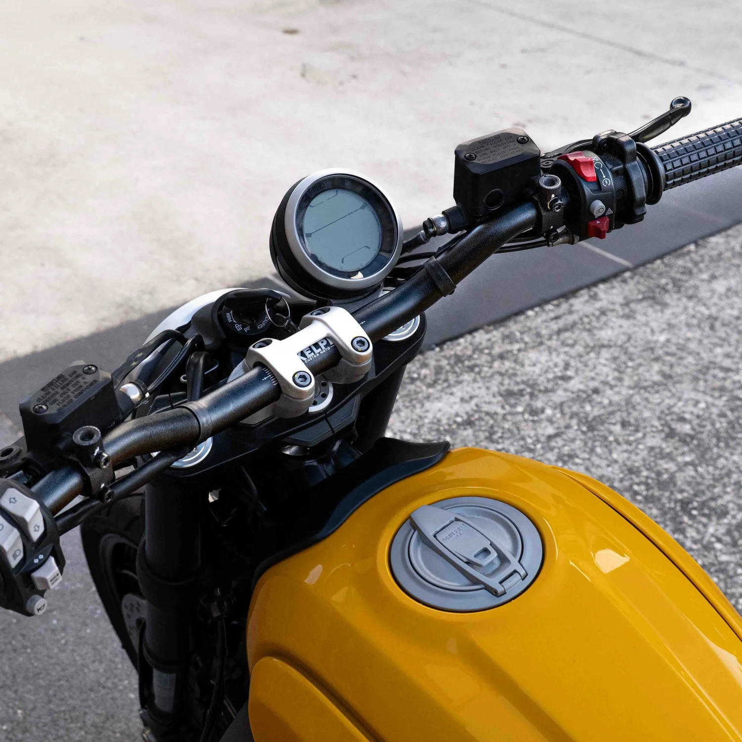 Tracker 7050 Motorcycle Fatbar — KELPI CUSTOM MOTO