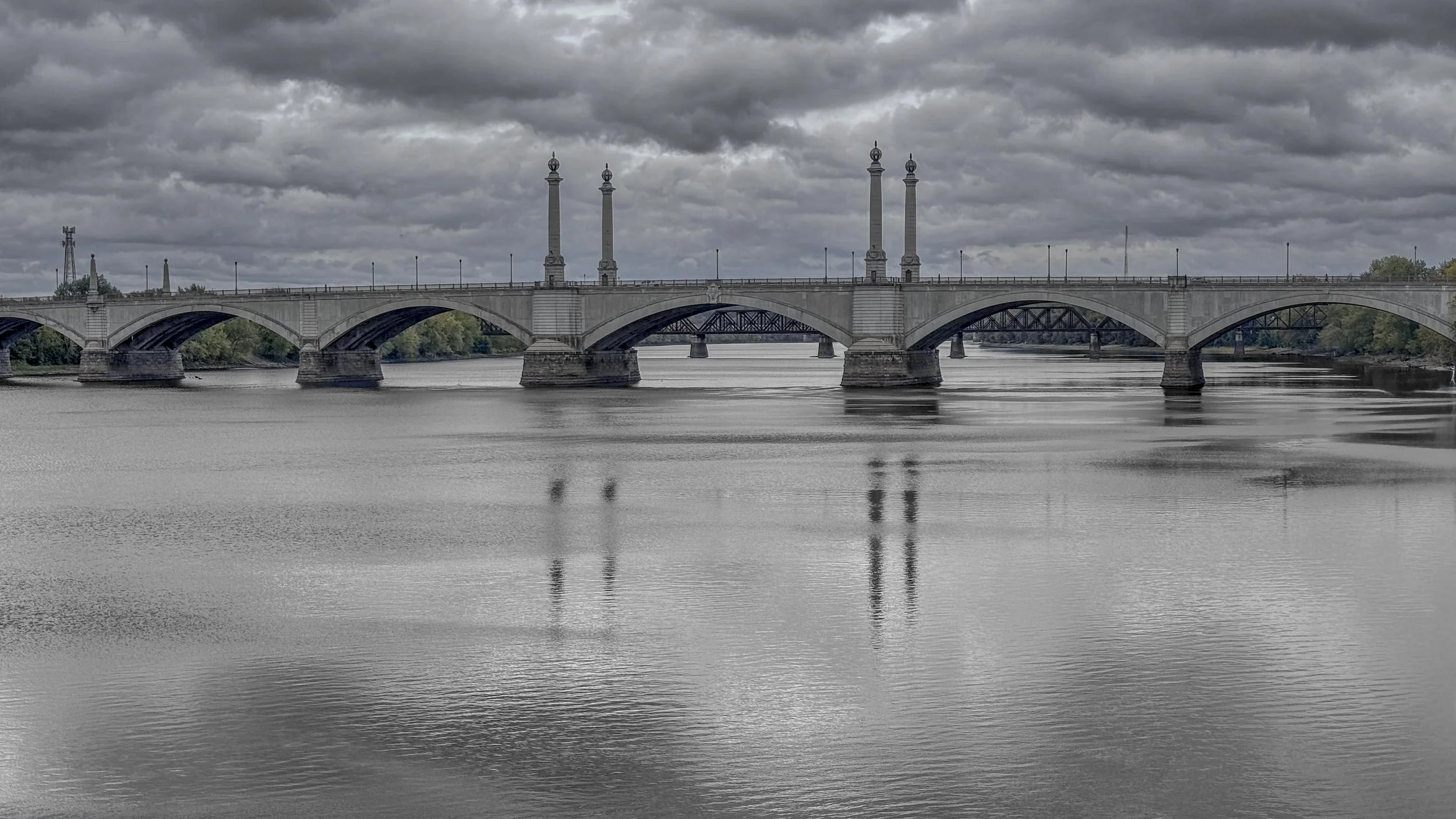 The bridge was constructed in 1922 to commemorate local soldiers who died in World War I. 