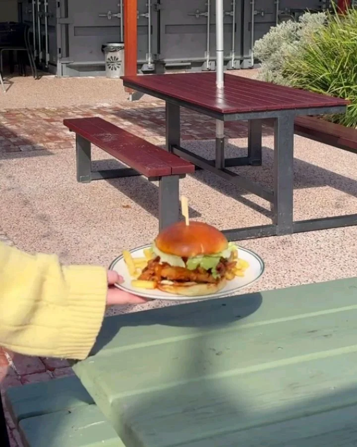 No such thing as a bad time for a burger. 🍔

Big bites, messy hands and not a chip left behind. See you at the Farm!