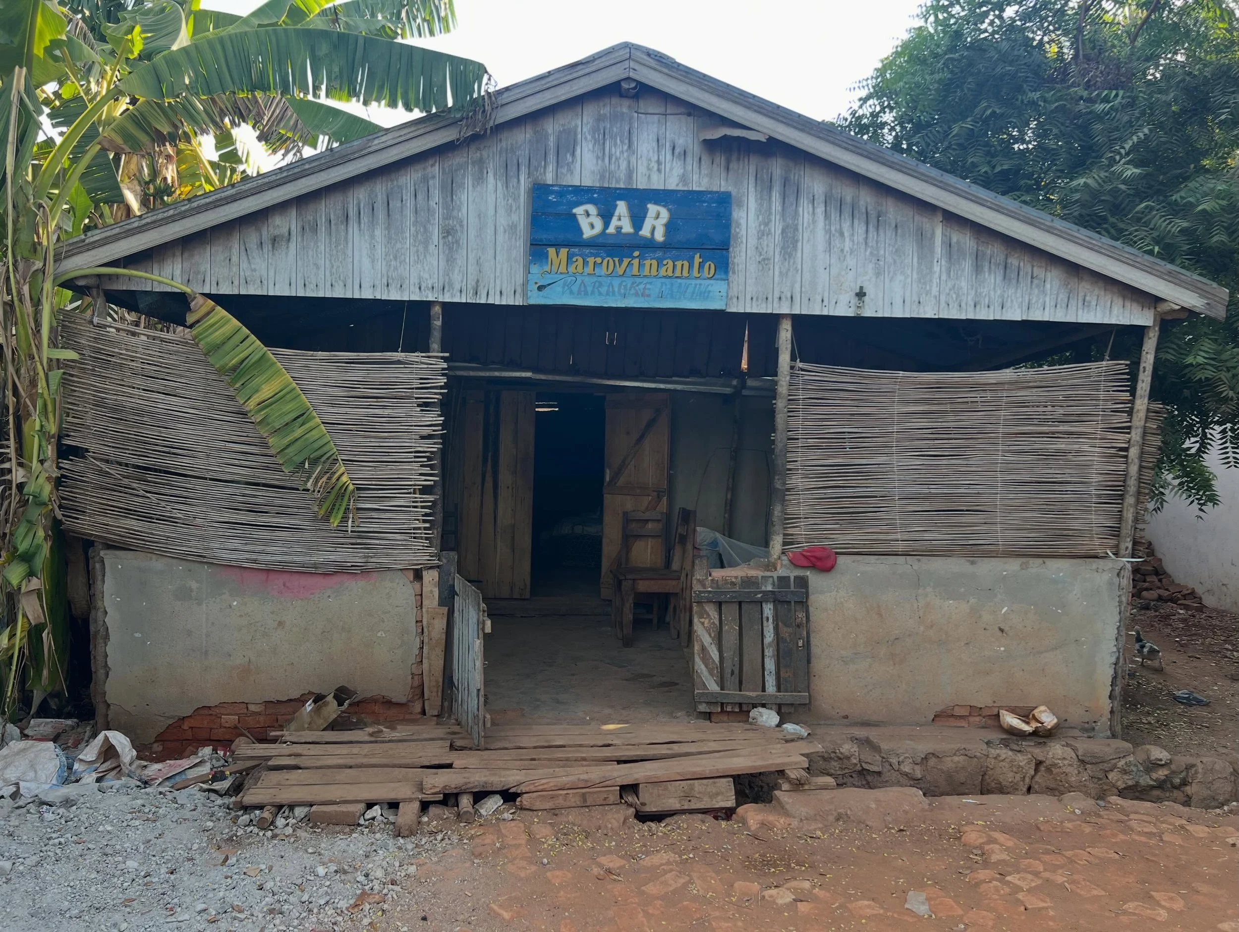 Sh*t oh dear, sorry folks. I&rsquo;ve been meaning to post my side hustle on workshopLIFE, but the coverage in south west of Madagascar has been a little dodgey. Here&rsquo;s a whole bunch of photos taken from my bicycle (I&rsquo;m actually a guide, 