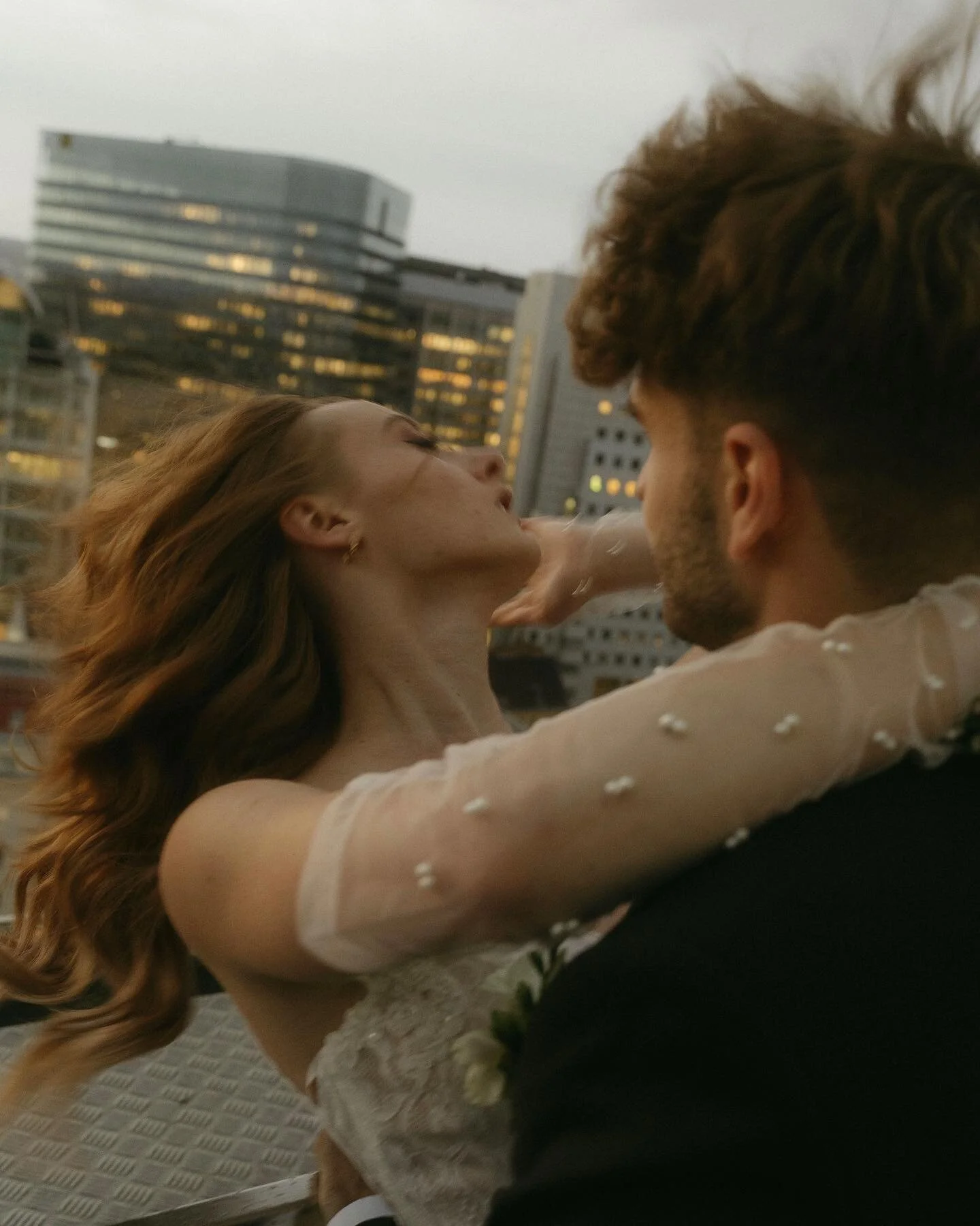 Falling in love over Vienna. 

Planung &amp; Konzeption:
@oneofakind.weddings
Fotos: meeee
Hair &amp; MakeUp: @stylingsbynina Floristik: @gluecksmomente.store
Acryl Signs: @madelines.at
Location: @juwel.wien
Brautkleid: @whitebride.at .at
Brautpaar: 