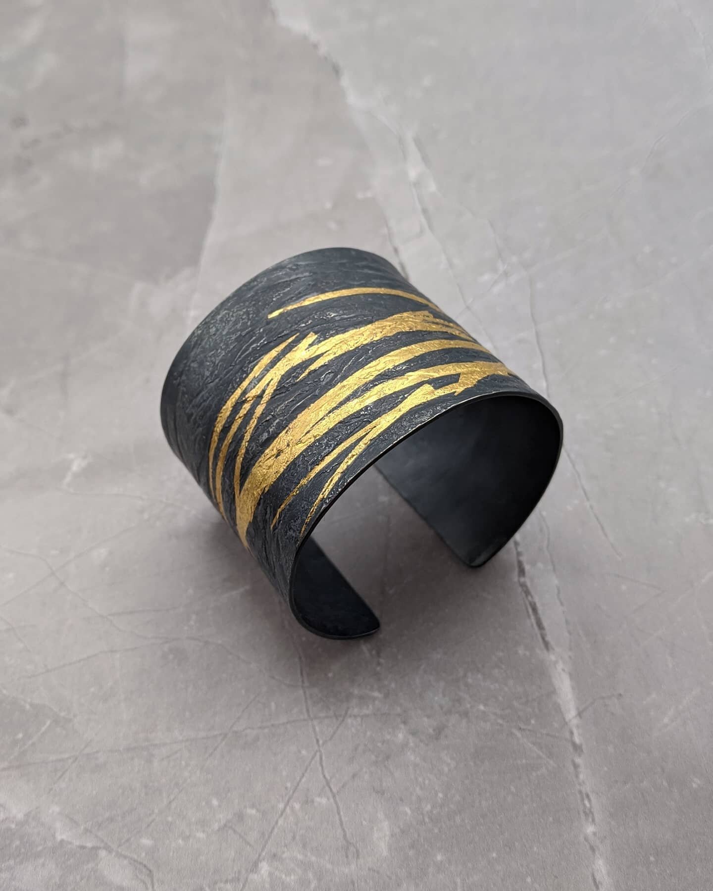 It's the last day of Goldsmiths' Fair! If you'd still like to have a look, the website is open until 6pm. Link via @goldsmithsfair

Thank you so much to everyone who has ordered, commissioned and enquired about pieces 💛💛💛

Neolith Cuff in oxidised