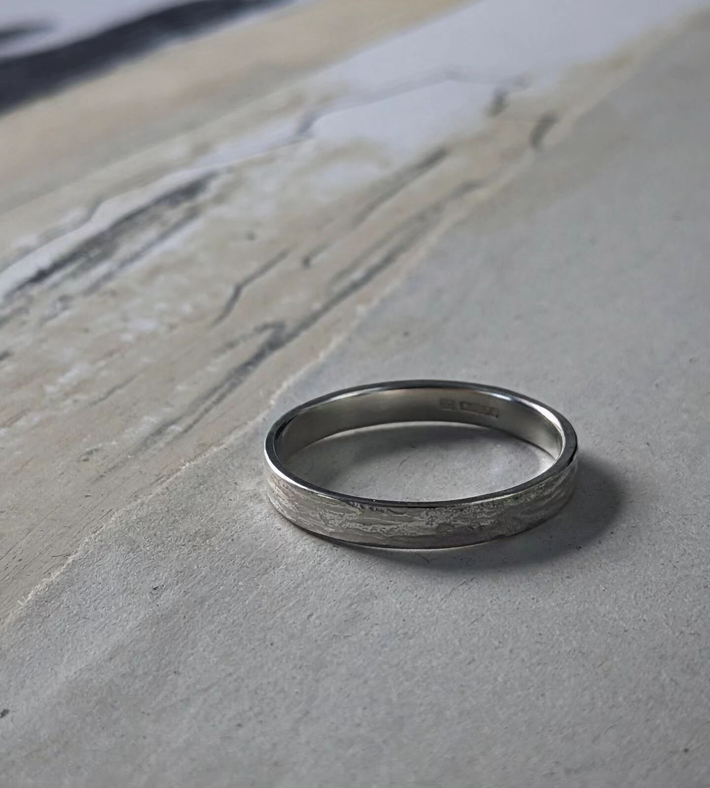 A little 3mm 9ct white gold Machrie ring collected today 

#alternativeweddingring #scottishwedding #machriemoor #inspiredbyscotland #textures #roughluxe