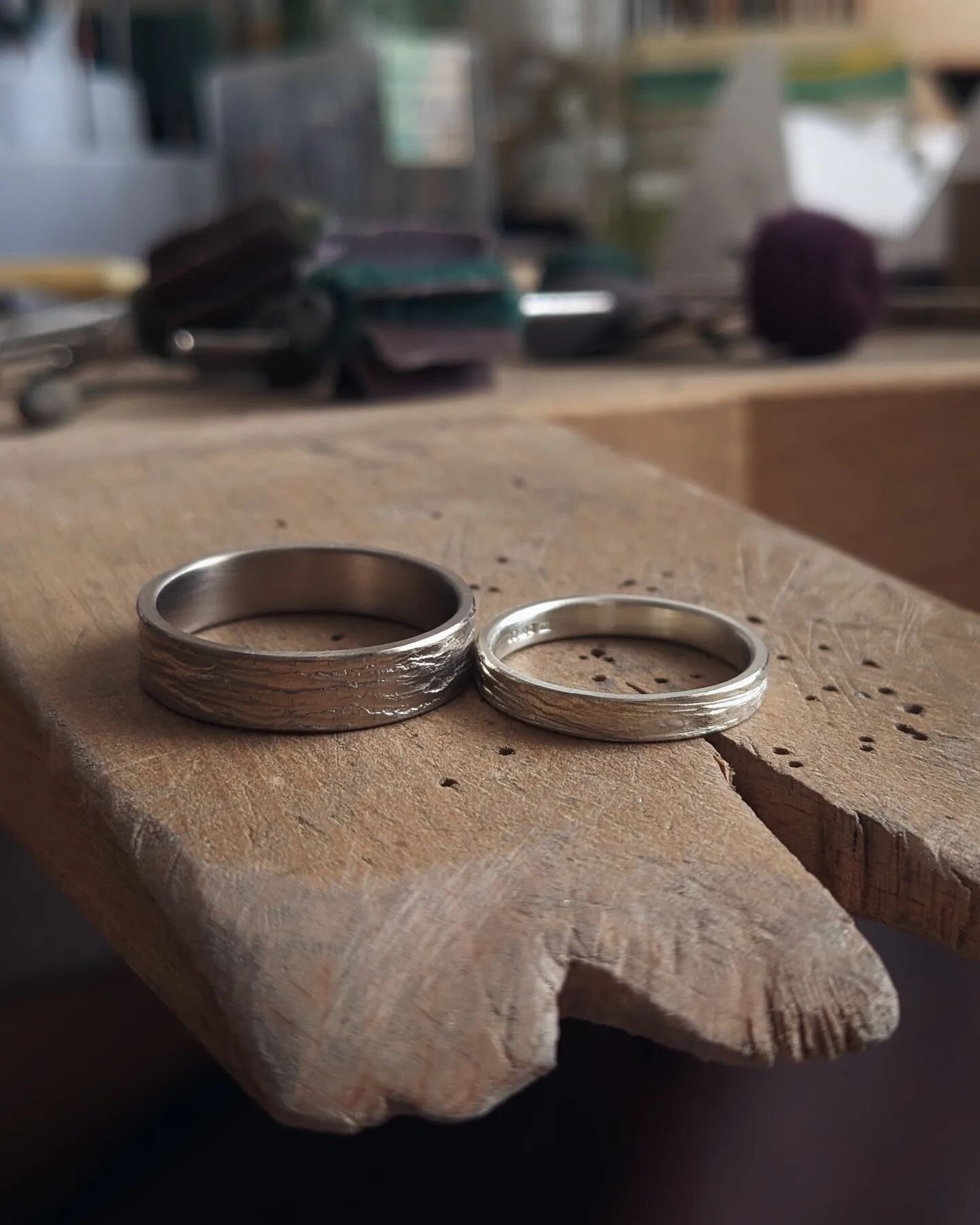 A very white gold month so far 🤍

#weddingrings #handmadeweddingring #scottishwedding #alternativebride #mensweddingring #scottishdesign #scottishjeweller #texturesandtones