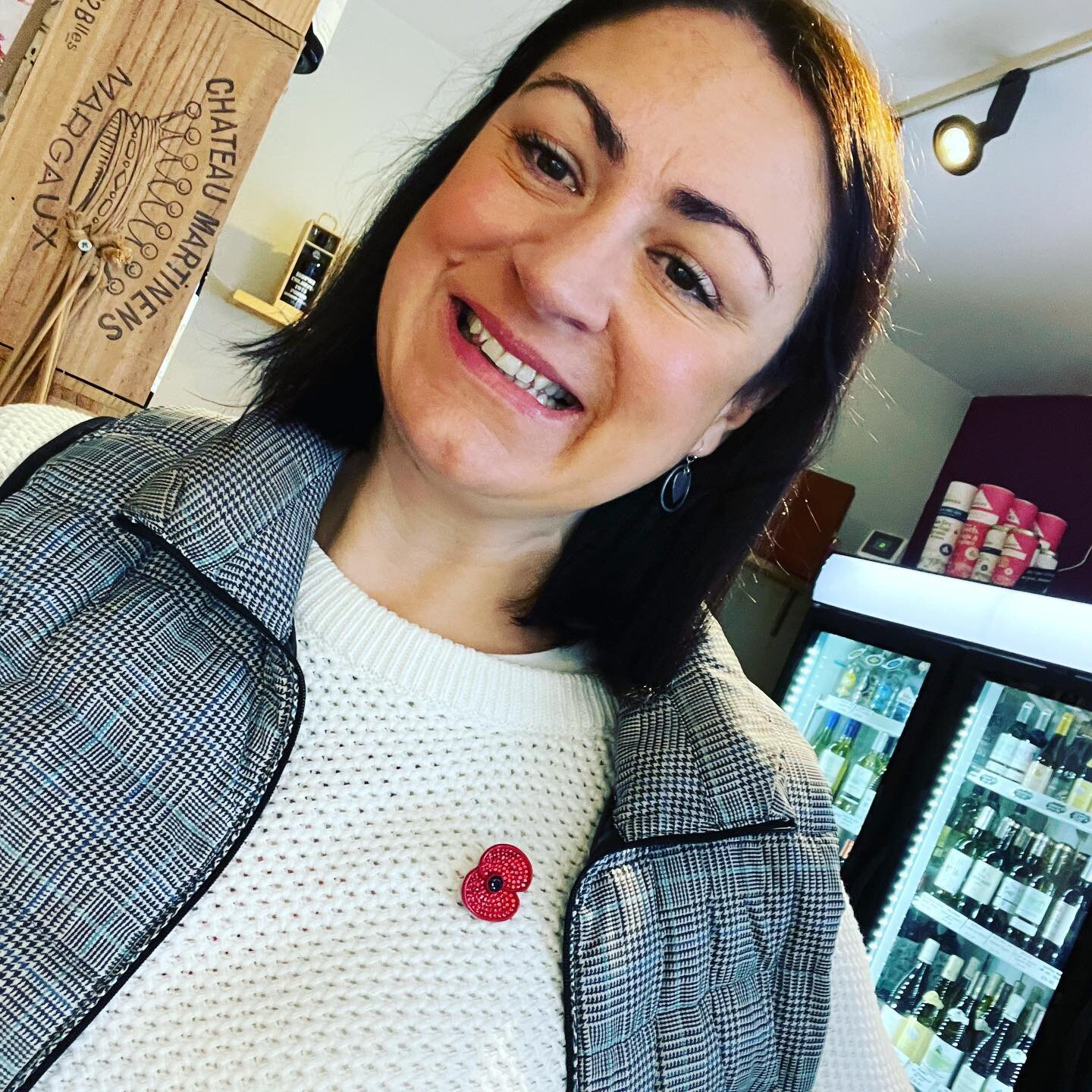It&rsquo;s that time of year again to wear your @royalbritishlegion poppy in support of our armed forces past and present and to remember.
Poppies are available in the shop by the front door and at many other establishments along #pitshangerlane 

#p
