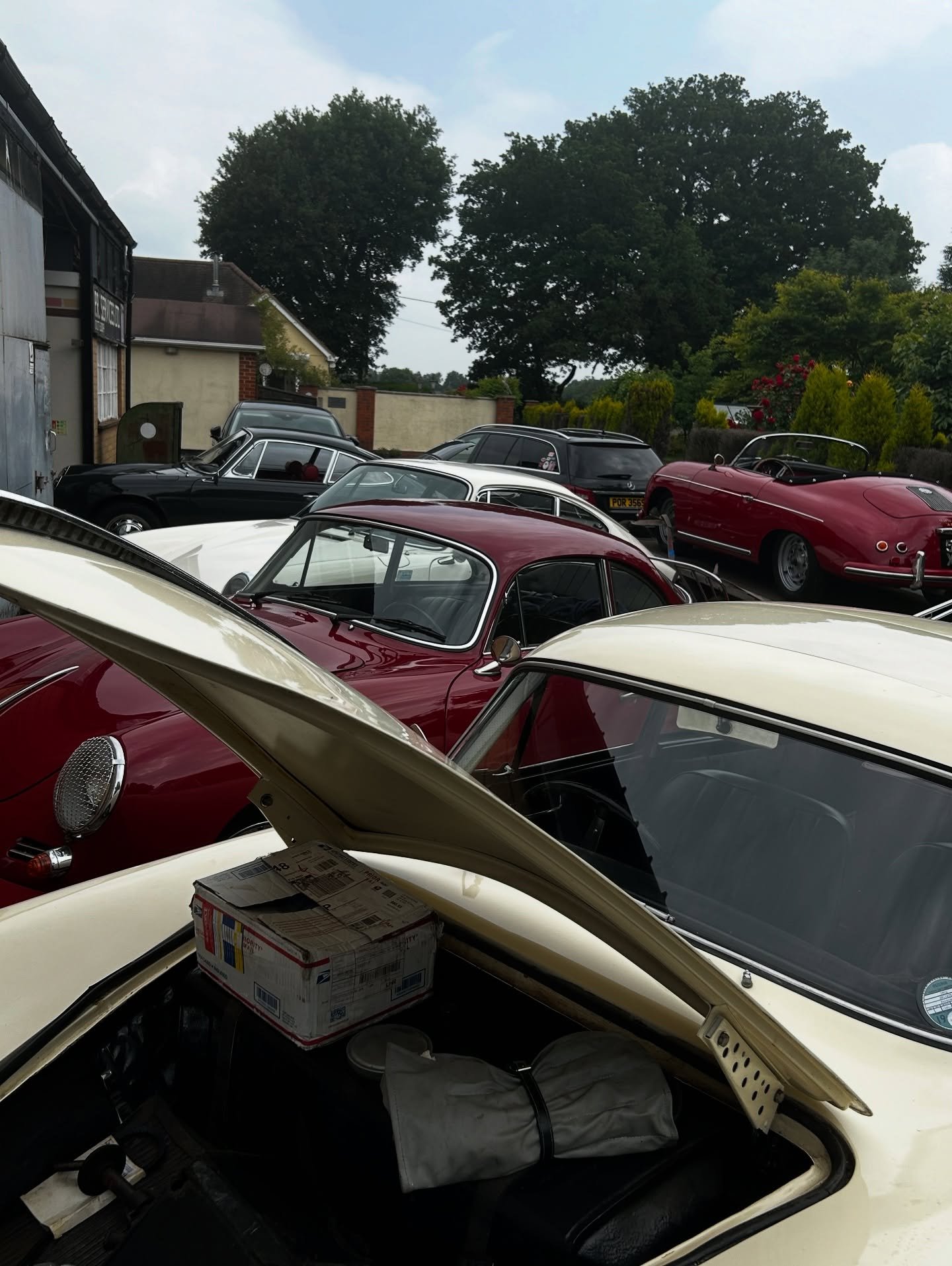 This week we popped up to @prs__356 to have a chat with Paul about the fine details of a 356. Paul has been working on and around Porsche 356s for 30 years so knows just about every difference and change there is to know. We were also able to measure