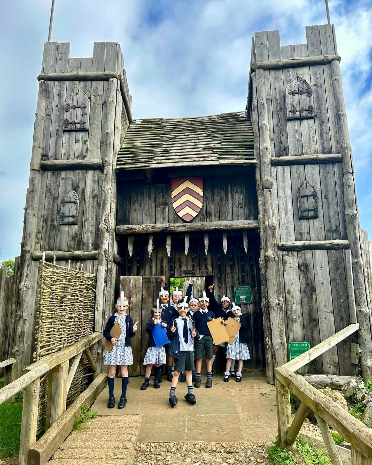 Wow! What a wonderful day for a trip to @mountfitchetcastle Motte and Bailey Norman Castle for our Prep 2 class today!🍎
They had a wonderful time consolidating their learning throughout the term on Castles 🏰 

#learningthroughexperience #motteandba