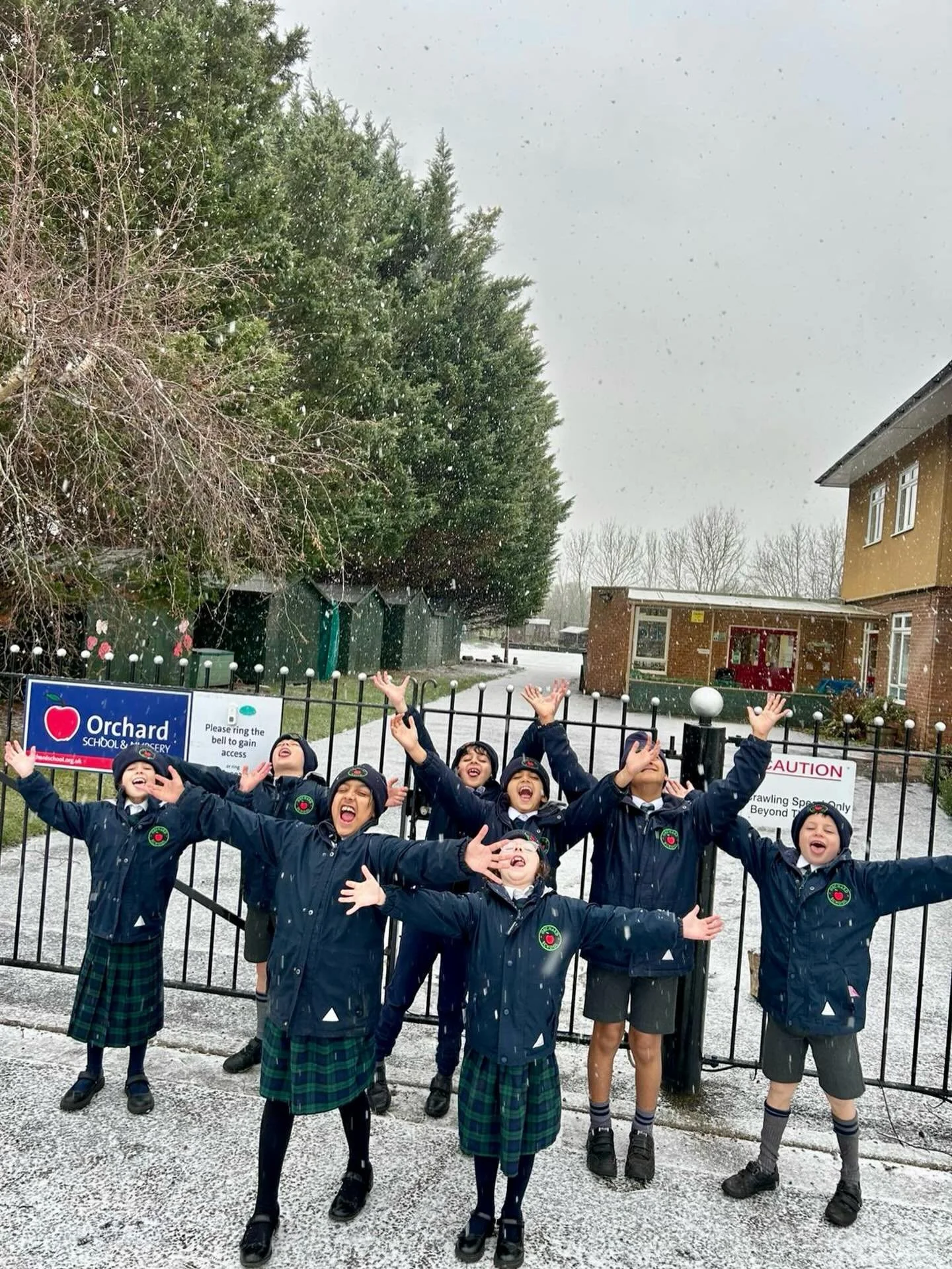 What a welcome back we all had today after our wonderful Christmas break!🍎
Our Prep 4 class were curious about how and why snow is formed? ❄️ They went straight out to investigate in action!🔍

#preprepschool #prepschools #prepschoolhertfordshire #p