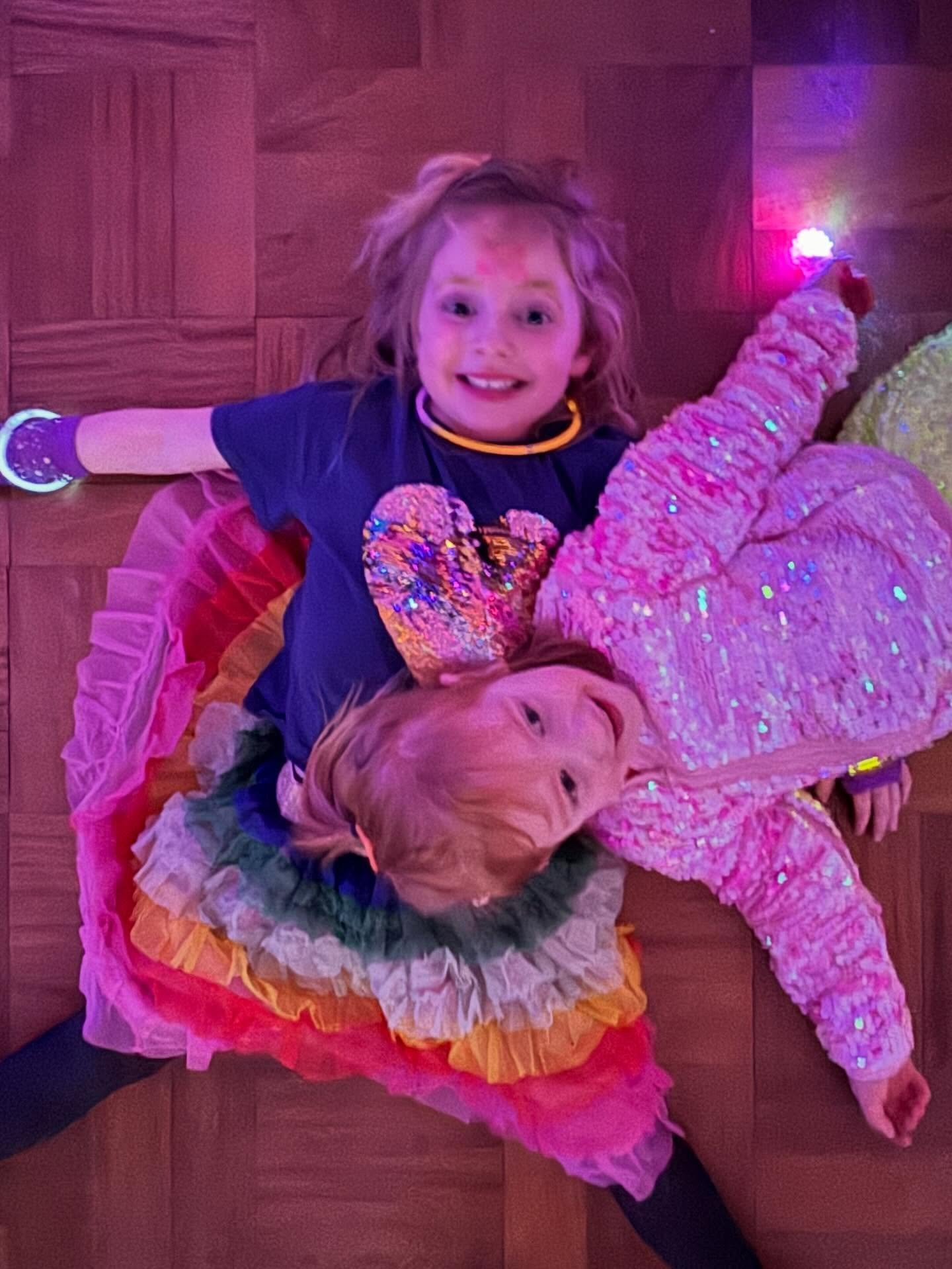 What a way to end the term!🪩
Our NEON disco was filled with dancing, singing and lots of happy faces as the children celebrated with their friends on the final day of term!🍎 

#prepschoolhertfordshire #primaryschool #bedfordshire #hertfordshire #ch