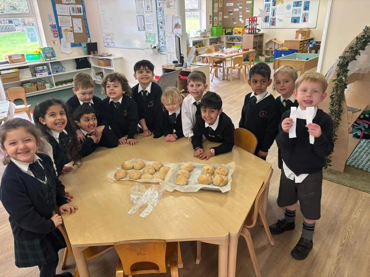 Our Prep R class have had a lovely week so far!☀️
Enjoying some afternoon toast with honey based on Winnie the Pooh and they even made some bread rolls today based on the Little red Hen! Happy faces all round!🍎

#independentschool #bedfordshire #her