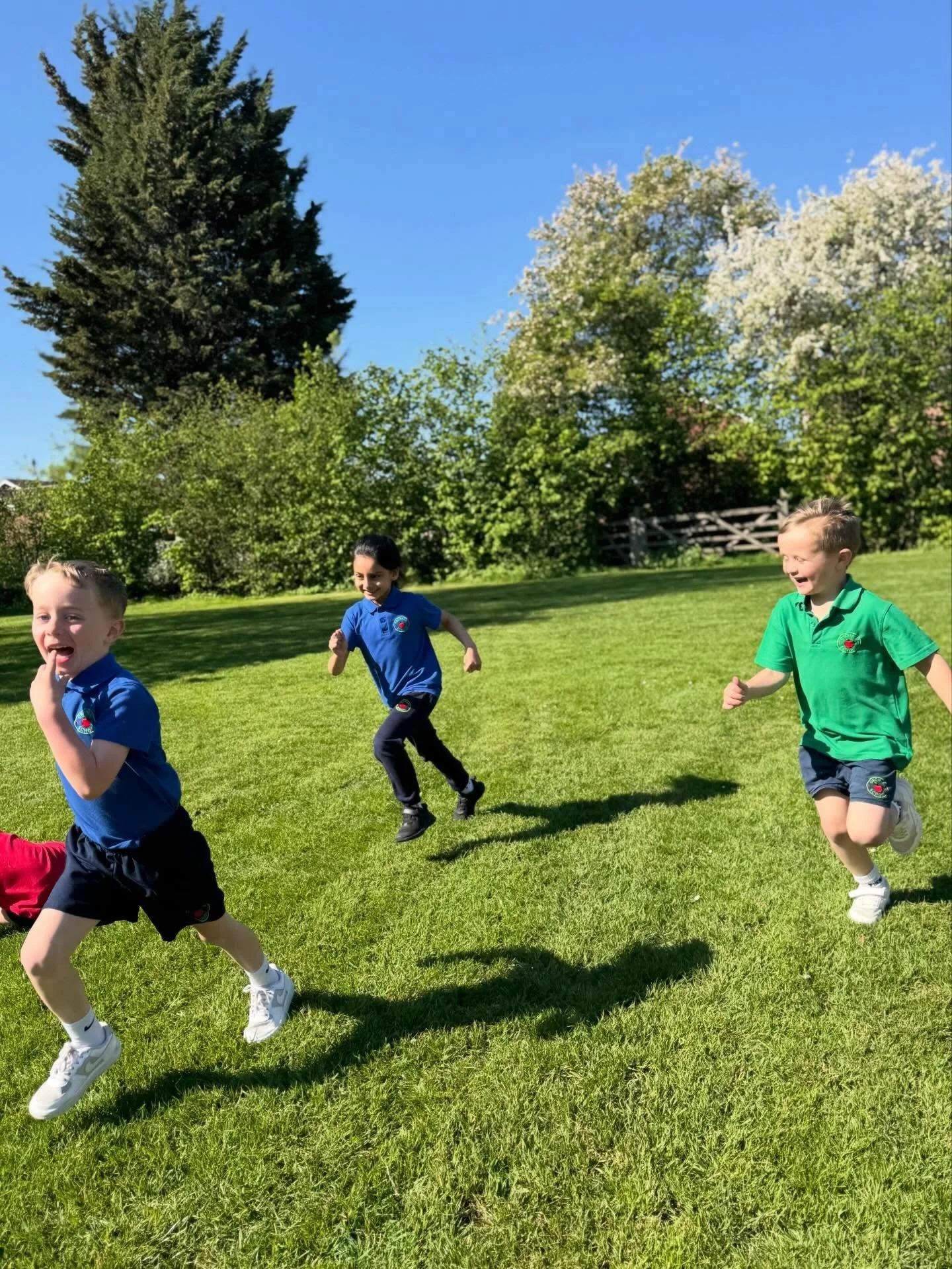 Back together and brighter than ever☀️ 
Smiles, sunshine and a term full of learning ahead!🍎

It was truly wonderful to see all the happy faces at Orchard today as we begin our Summer term!🌻

#prepschool #prepeducation #primaryschools #localschools