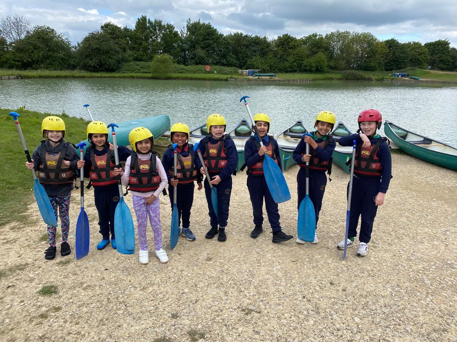 Canoeing was a hit with our Prep 3 class!🛶🍎 @pgl.adventures Just look at their happy faces!🌟

#hertfordshireschools #bedfordshireschools #prepschool #prepeducation
