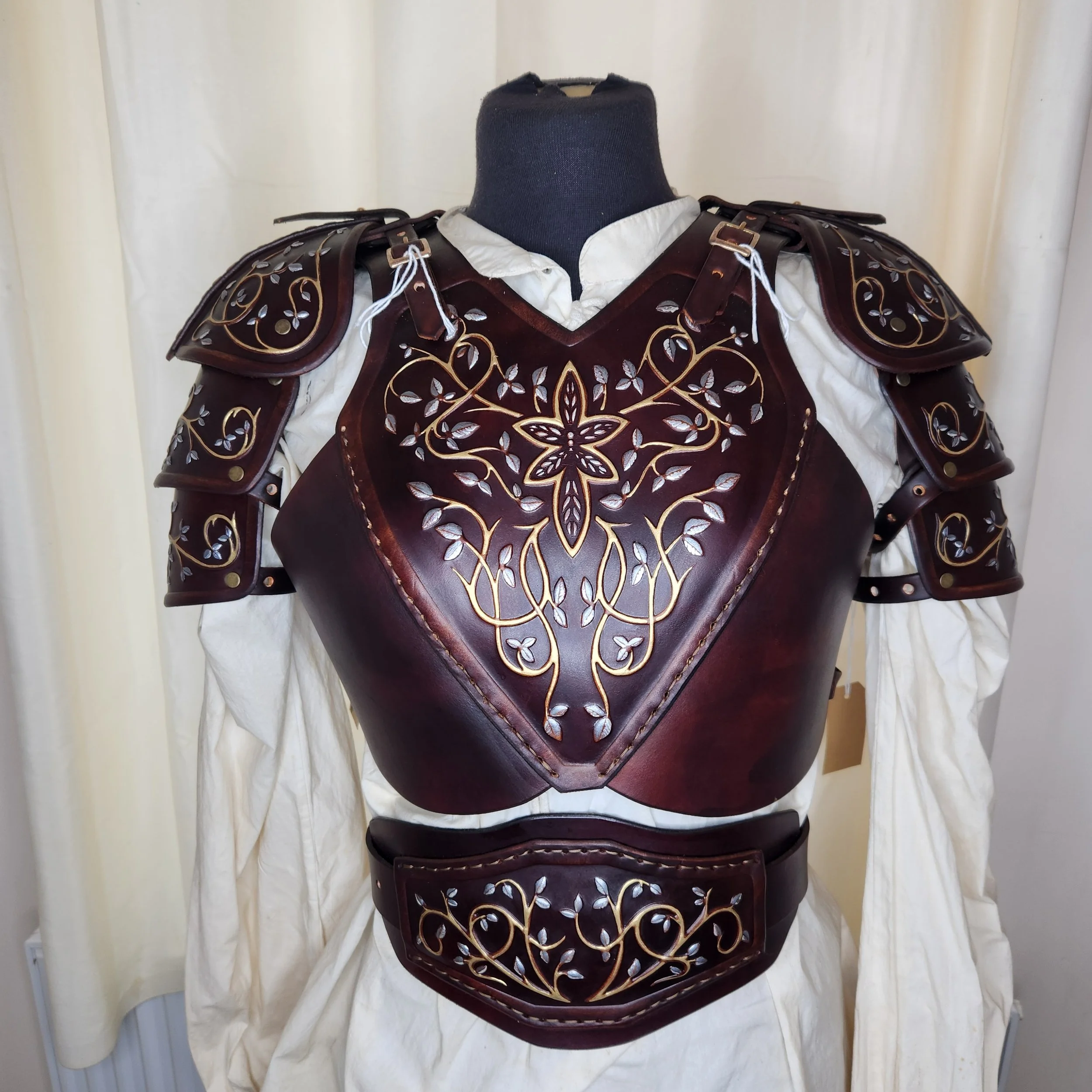 ornate verdant cuirass (2).jpg
