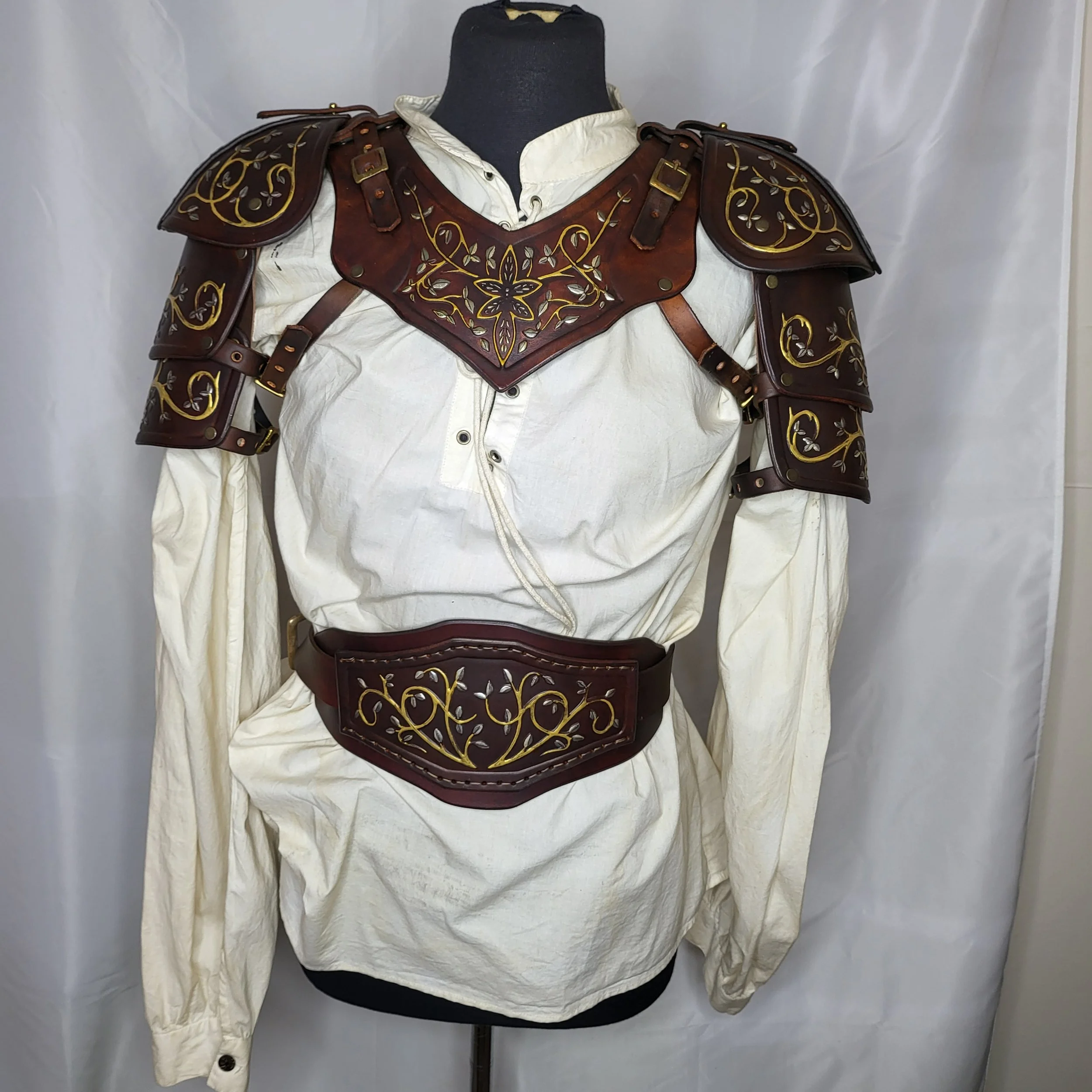Labort Armor Ornate Verdant Armour Set | Embossed Leather Gorget, Shoulders & Belt ...