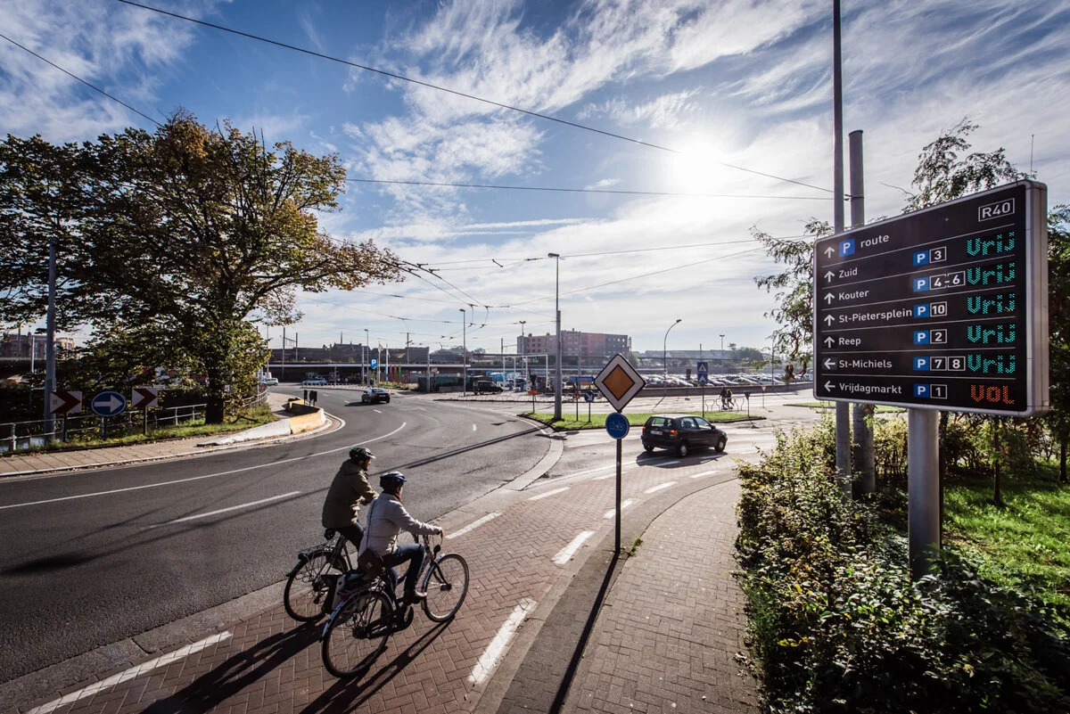 Voor de communicatiecampagne van de Stad Gent werd freelance fotograaf Jeroen Willems gevraagd een fotoreportage te maken voor het Mobiliteitsbedrijf van de Stad Gent in samenwerking met reclamebureau Cayman Creative Thinkers.