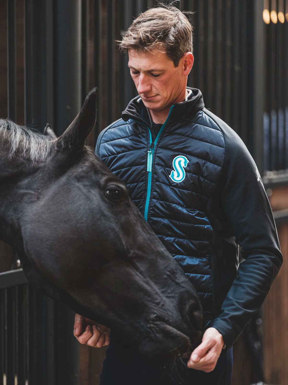 Voor het Italiaanse kledinglabel Scuderia 1918 deed commercieel, freelance fotograaf een lifestyle fotoreportage met werelds beste ruiters, Zoë Conter, Lorenzo De Luca en Daniel Deusser. 