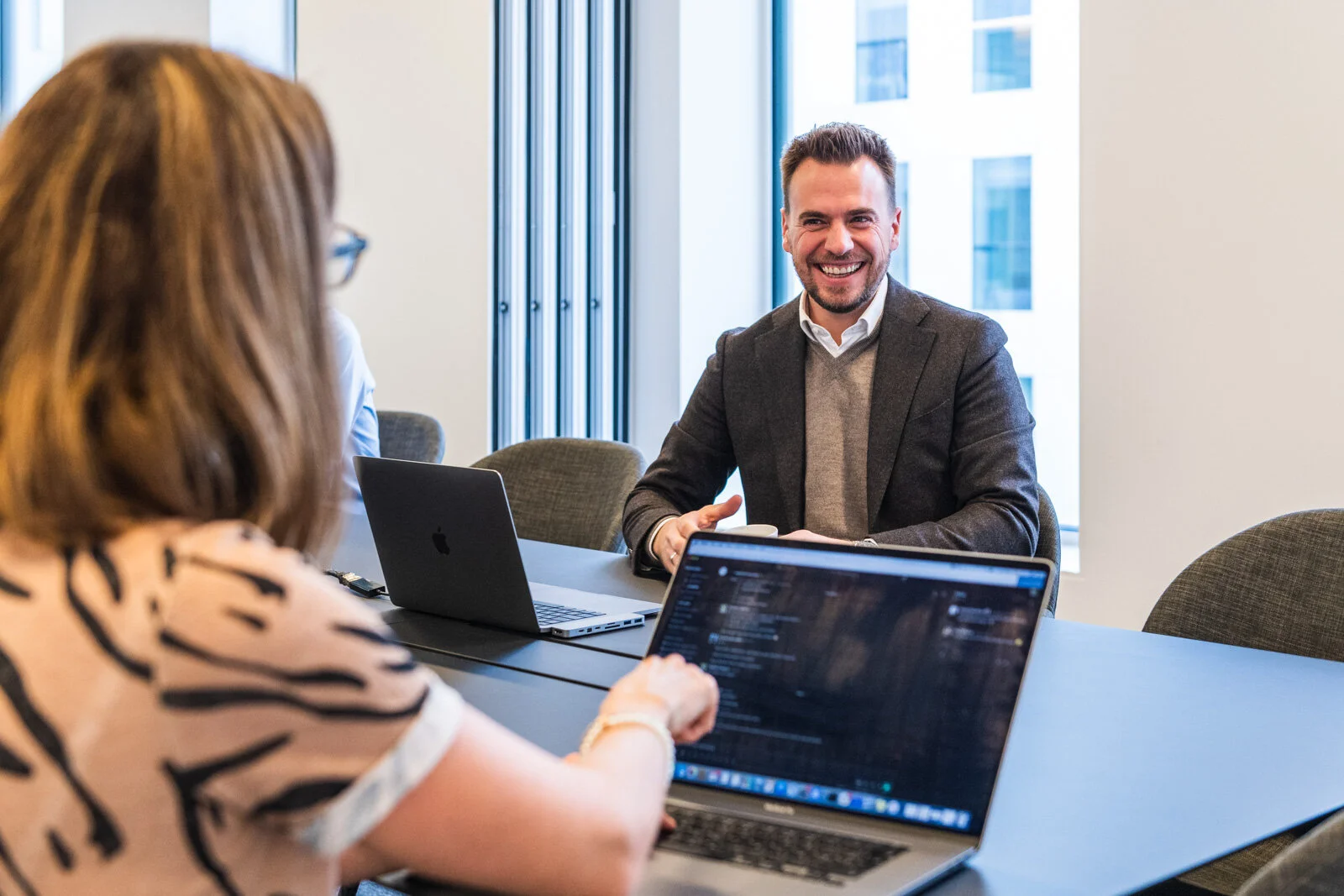 Voor de vernieuwing van hun bedrijfswebsite deed service- en security intelligence partner van Proximus, Davinsi Labs beroep op freelance fotograaf Jeroen Willems. We kozen voor een ongedwongen bedrijfsreportage met kleurrijke professionele foto's en