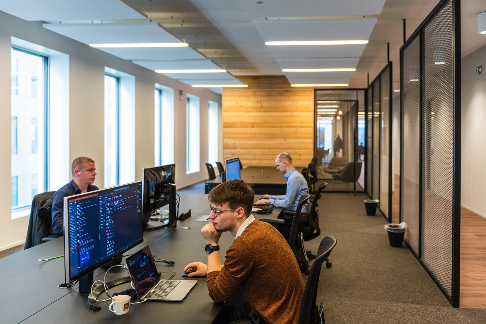 Voor de vernieuwing van hun bedrijfswebsite deed service- en security intelligence partner van Proximus, Davinsi Labs beroep op freelance fotograaf Jeroen Willems. We kozen voor een ongedwongen bedrijfsreportage met kleurrijke professionele foto's en