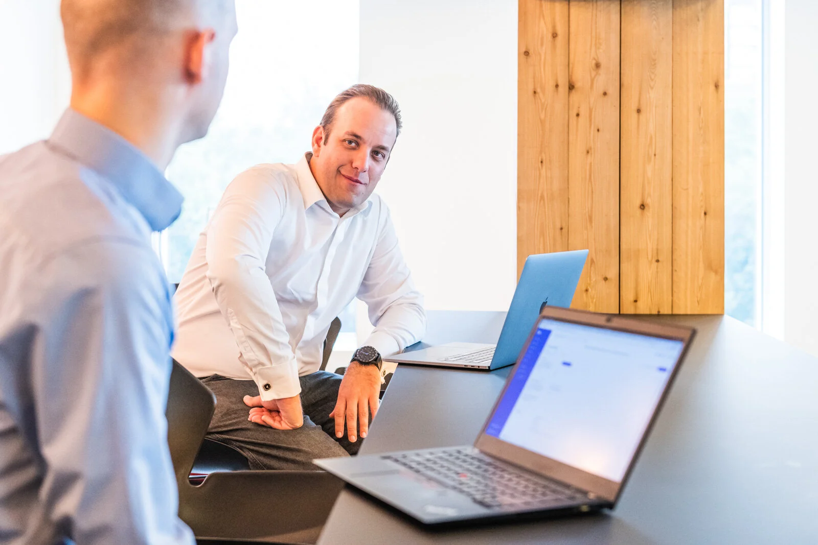 Voor de vernieuwing van hun bedrijfswebsite deed service- en security intelligence partner van Proximus, Davinsi Labs beroep op freelance fotograaf Jeroen Willems. We kozen voor een ongedwongen bedrijfsreportage met kleurrijke professionele foto's en