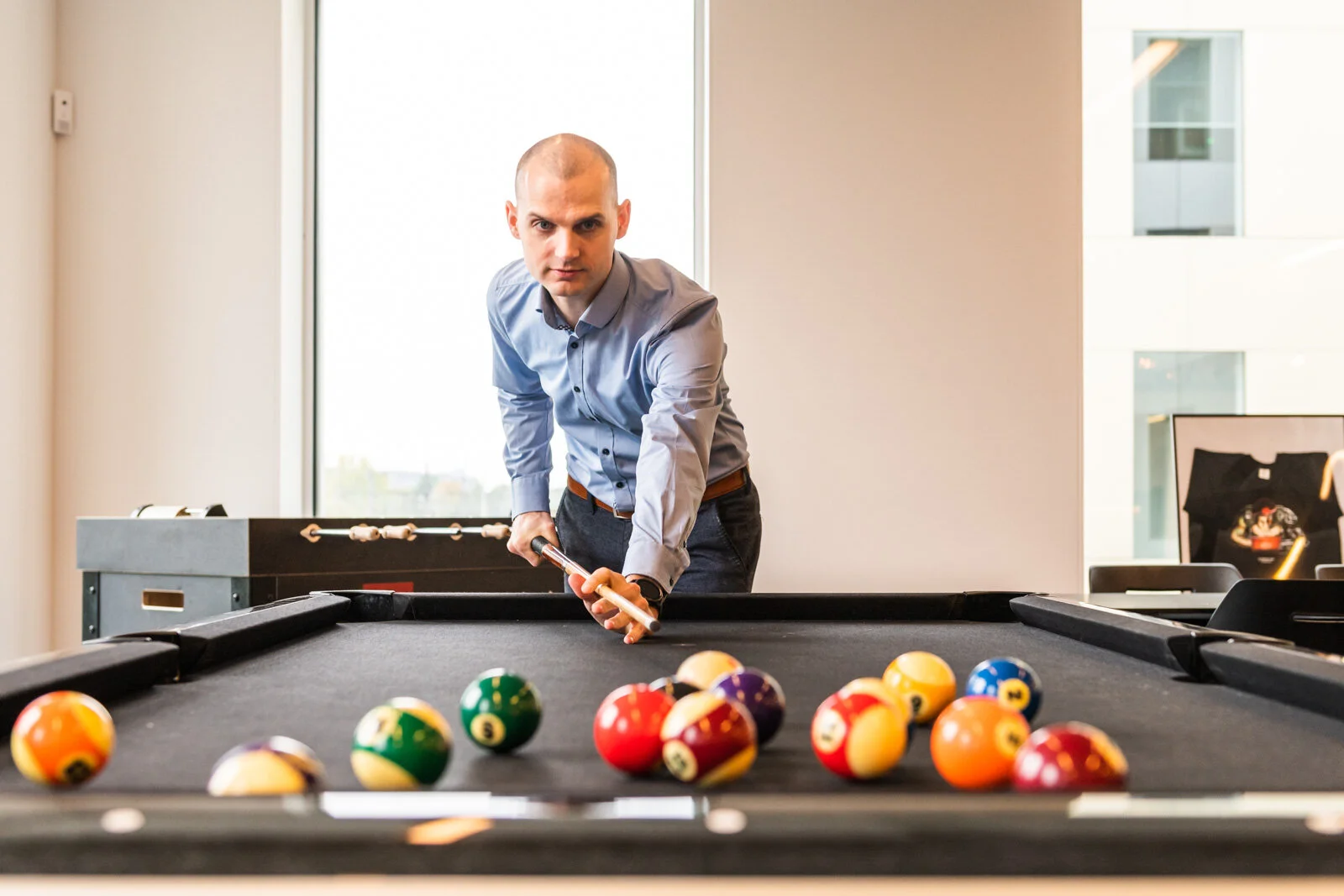 Voor de vernieuwing van hun bedrijfswebsite deed service- en security intelligence partner van Proximus, Davinsi Labs beroep op freelance fotograaf Jeroen Willems. We kozen voor een ongedwongen bedrijfsreportage met kleurrijke professionele foto's en
