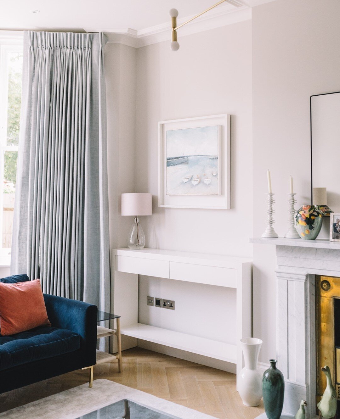 Our Dulwich Console Table made in any size to fit your space perfectly. Ready to order from our online store today 👍🏻⁠
⁠
⁠
#dulwich #dulwichtownhouse #dulwichinteriordesign #dulwichhomedesign #dulwichstudy #dulwichinteriordesigner #homeoffice  #hom