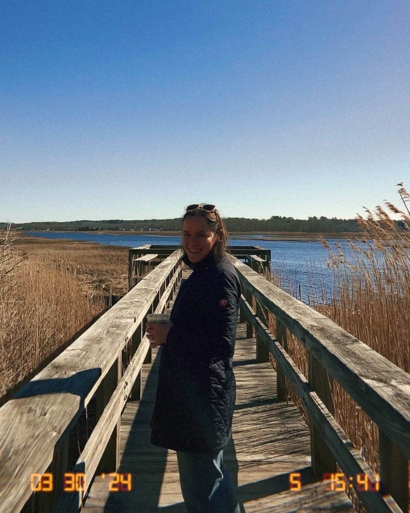 Happy Easter &amp; happy spring from one marsh to another 💕 I&rsquo;ll be cooking up bruschetta with my favorite red wine and hope your day is just as sunny ☀️ 
📸 @notoriousmchandbag 

#scituate #marsh #artistsoninstagram #happyeaster