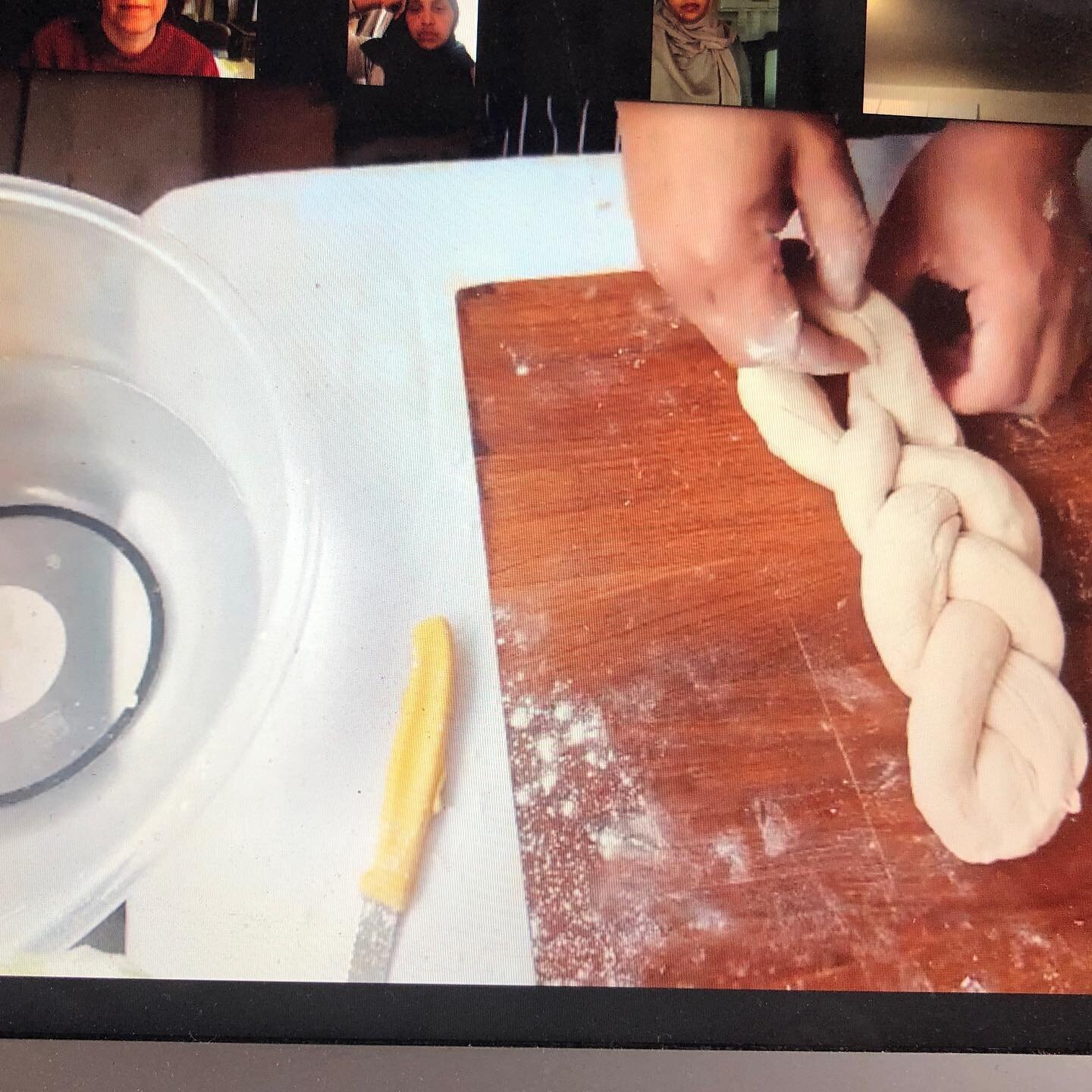 This morning in our MARKit bakery session, @albert.smith.948494 taught us all about shaping our bread to create different beautifully shaped loaves, rolls, focaccia and fougasse, flatbreads and samoon 🥯 🥖 🍞 
.
.
.
#CommunityBakery #WithRefugees #M